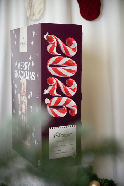 Heimatgut Adventskalender 2026 Seitenansicht mit 2026 in Zuckerstangen-Optik