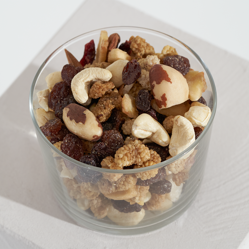 Heimatgut Basics Bio Premium Nuss- und Fruchtmischung mit Maulbeeren, Cashewkernen, Mandeln, Rosinen, Cranberries, Pistazien, Macadamiekernen